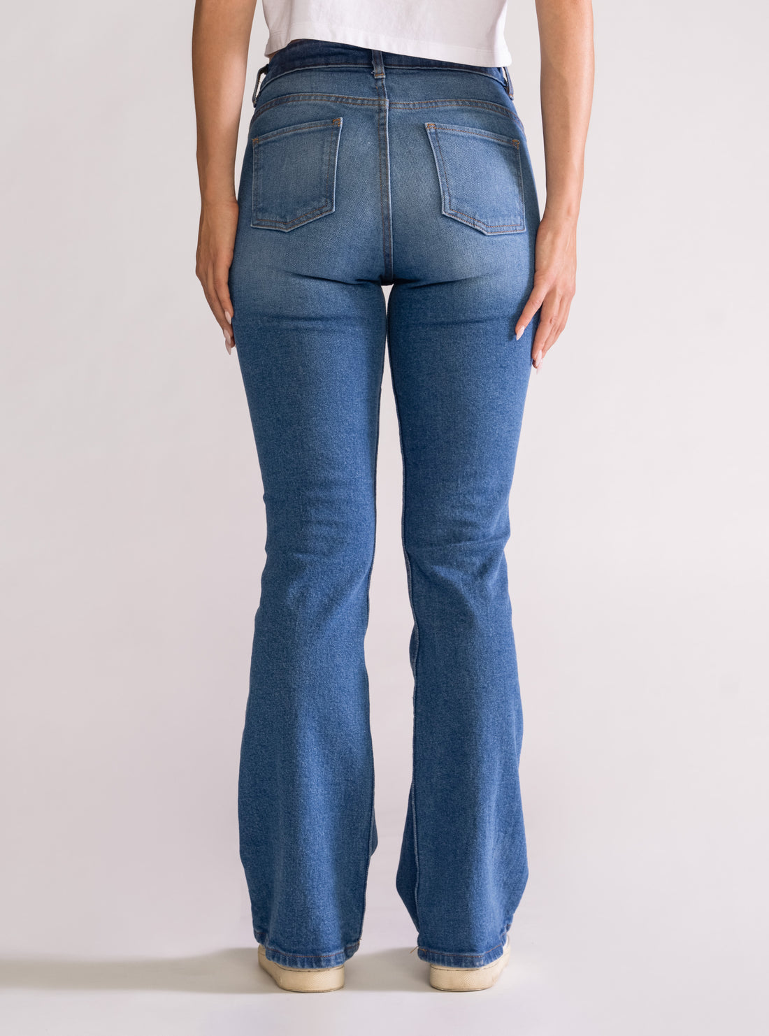 Made Your Mark Acampanado Jeans, Azul Claro
