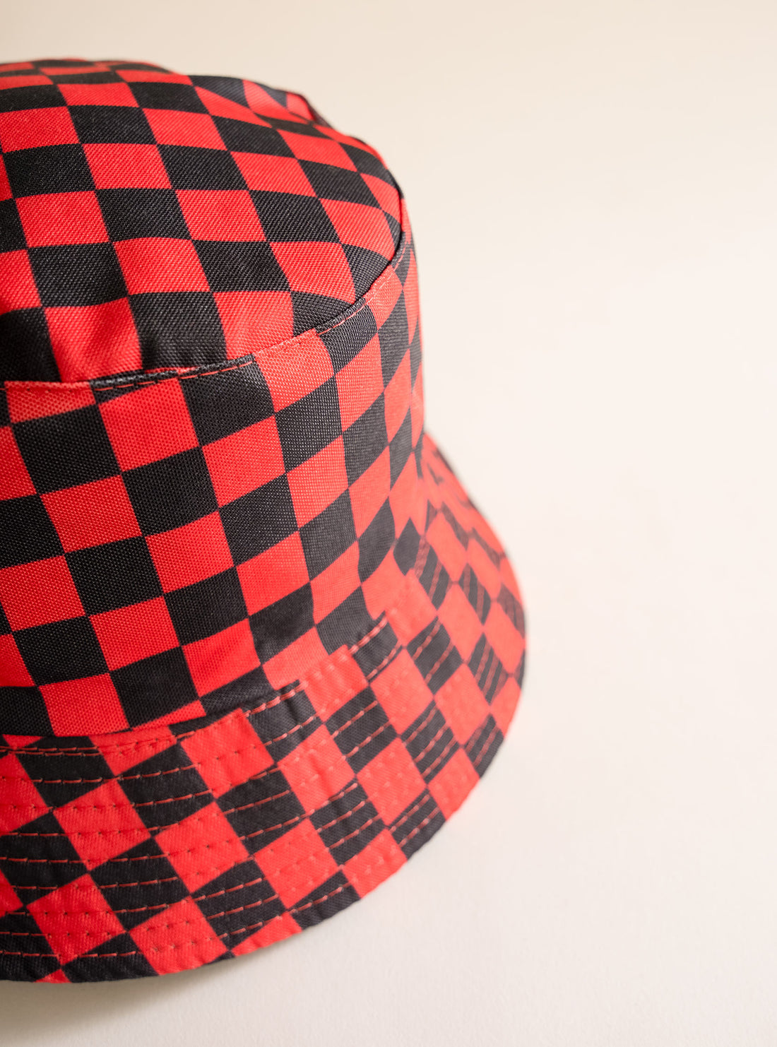 Gridded Stylish Reversible Bucket Hat, Rojo
