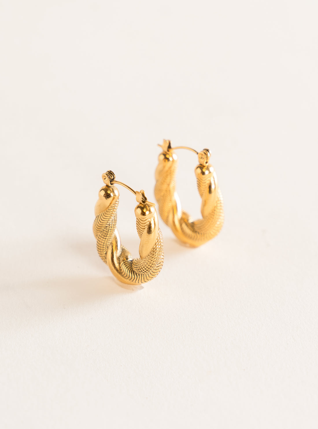 Intertwined Aretes, Dorado