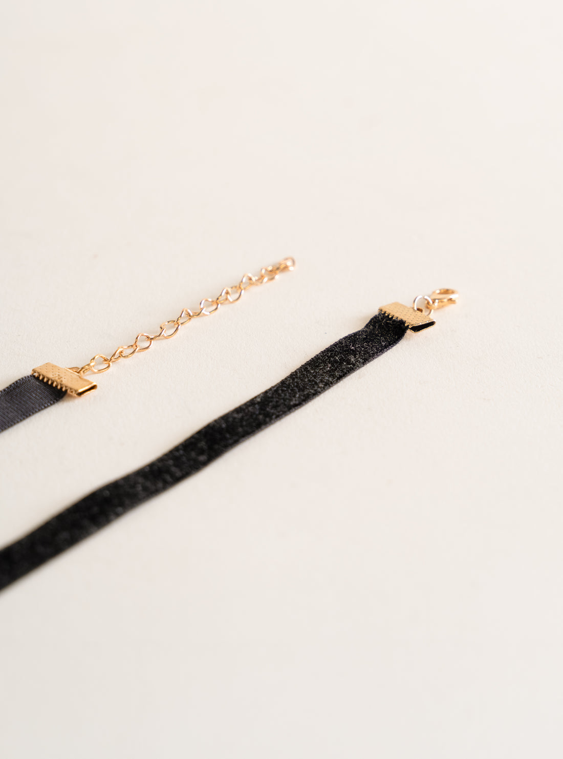 Solitary Pearl Collar, Negro