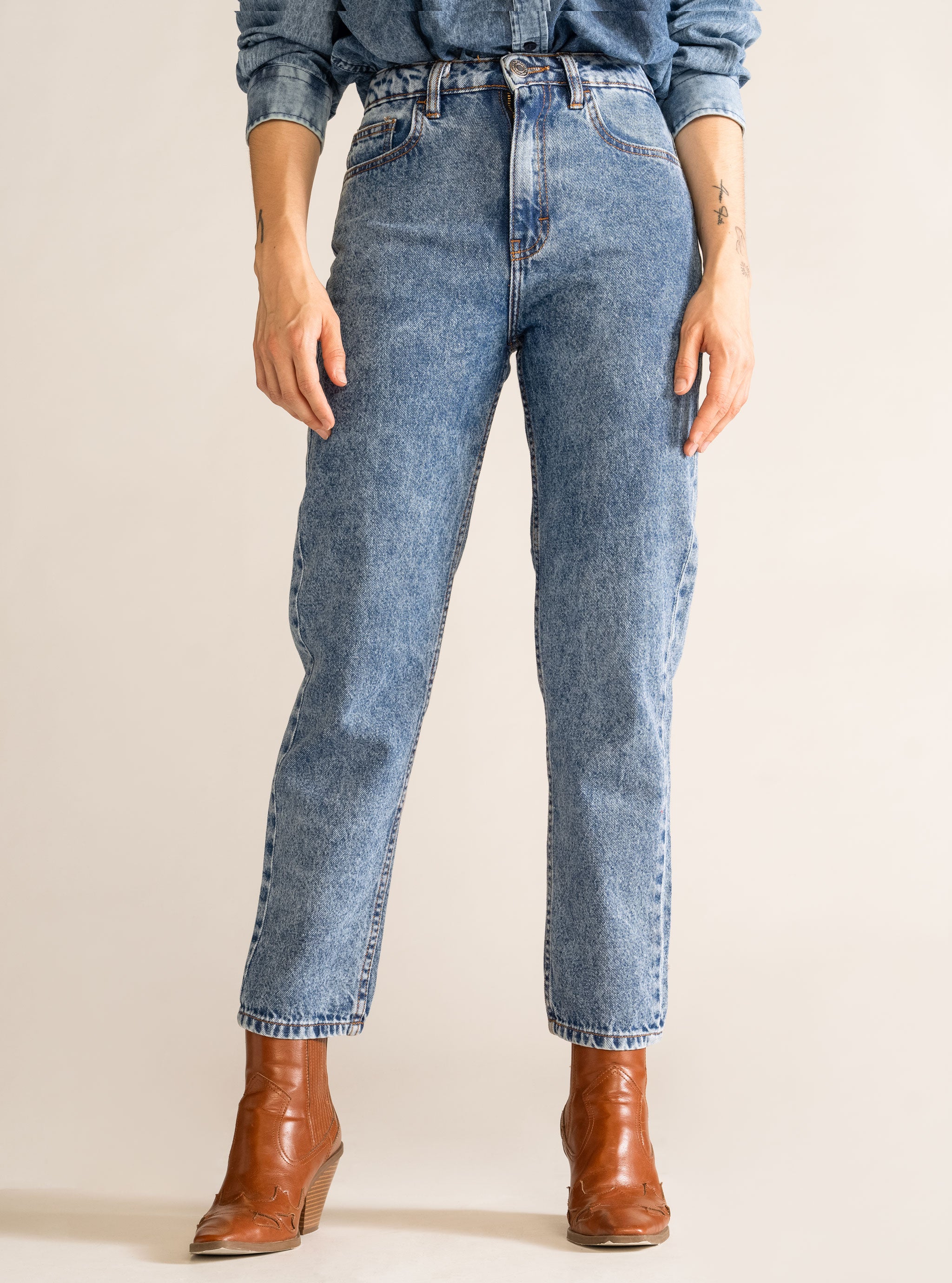 Pantalon Tipo Mom Jeans Curiously Strong Mom Jeans, Azul Claro