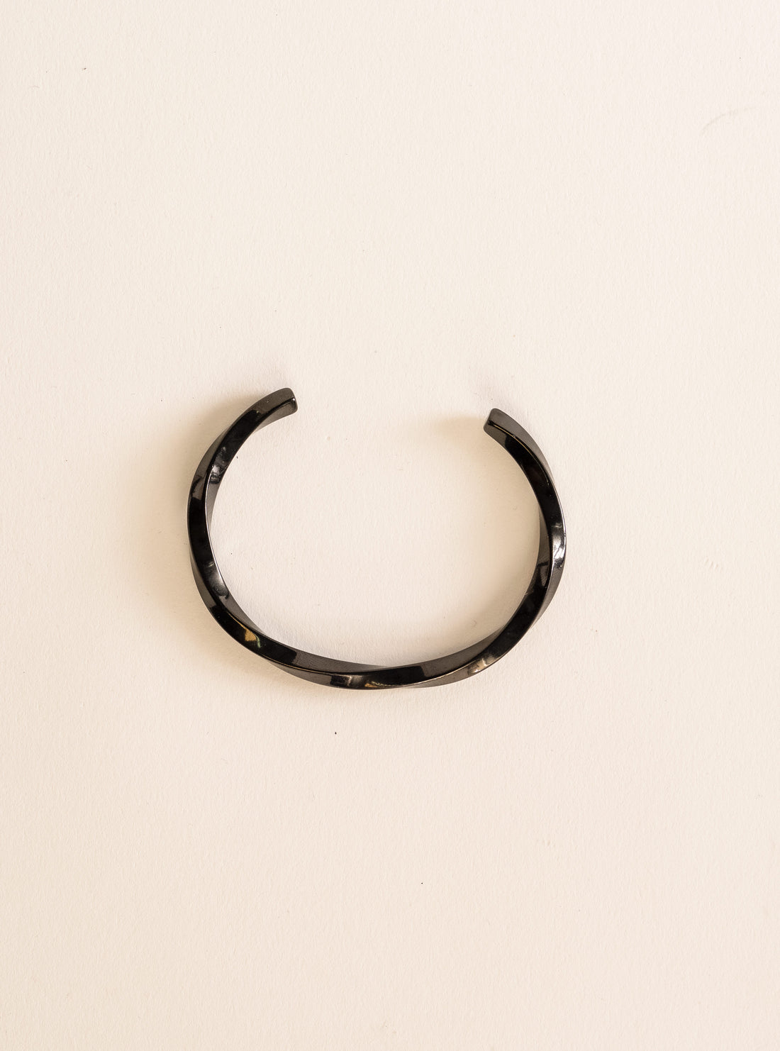 Wilton Bracelet, Negro
