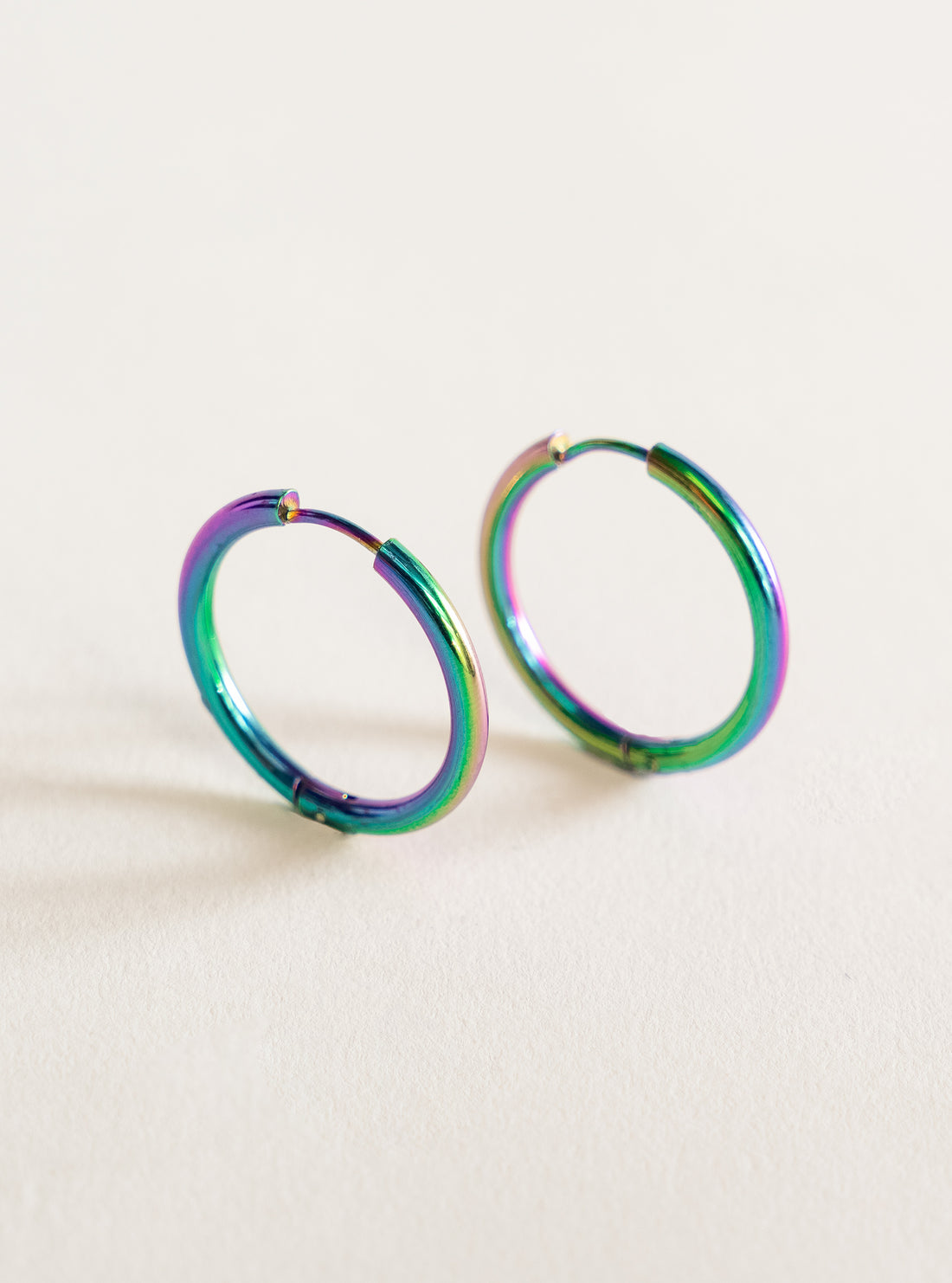 Shackle Minimal Earring, Morado