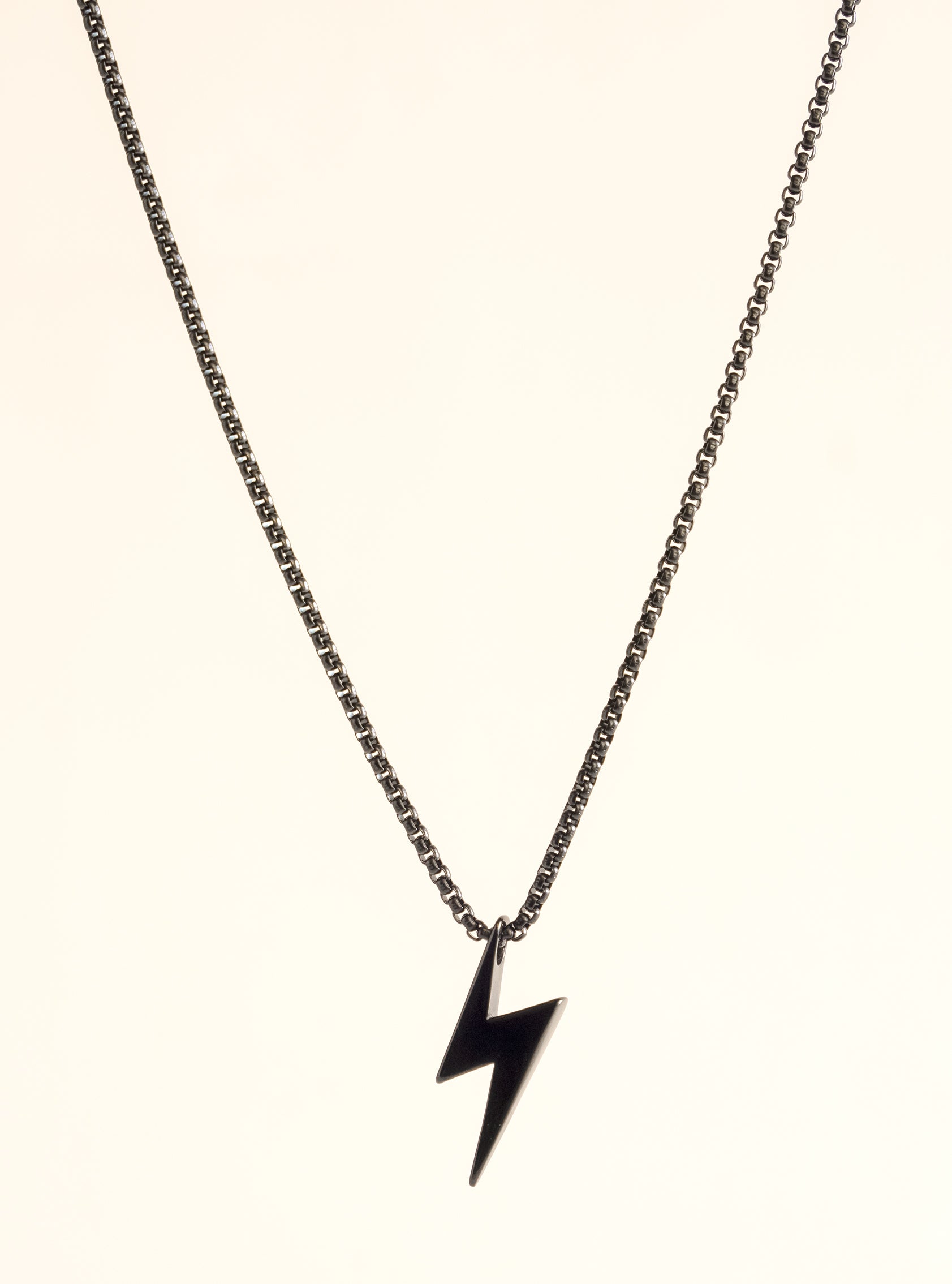 Lightning Necklace, Negro