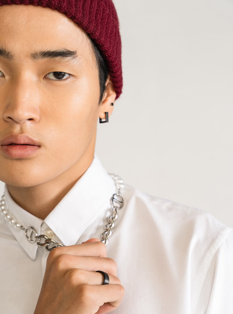 Secret Passage Piercing, Negro