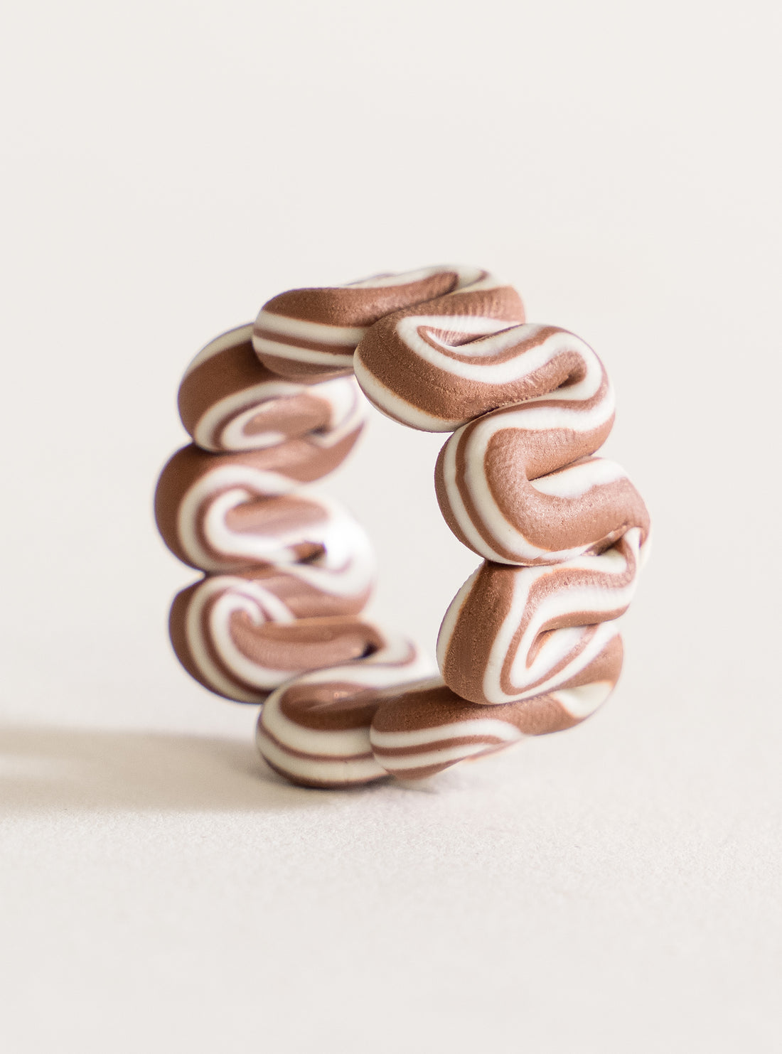 Overwhelmed Ring, Café Claro