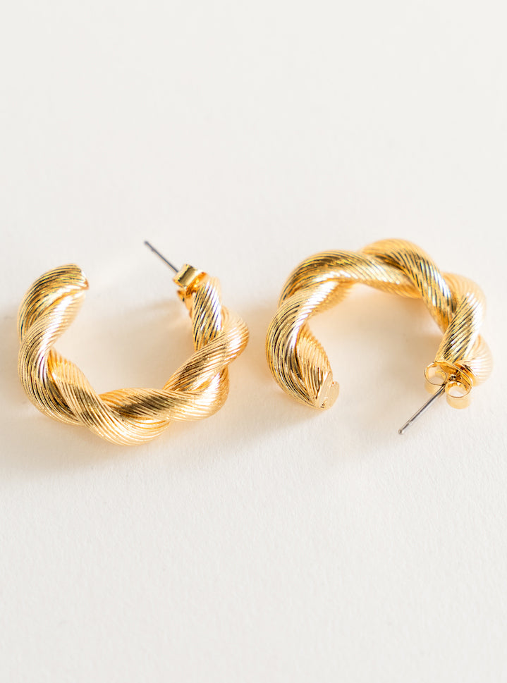 Stuning Twist Earrings, Dorado