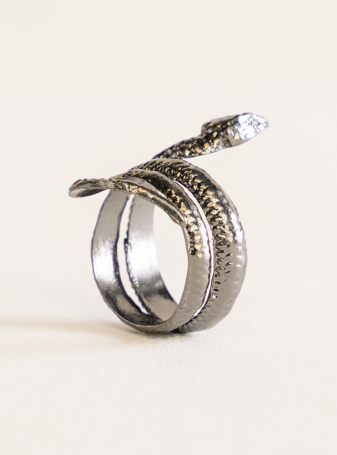Spirit Snake Adjustable Ring, Negro