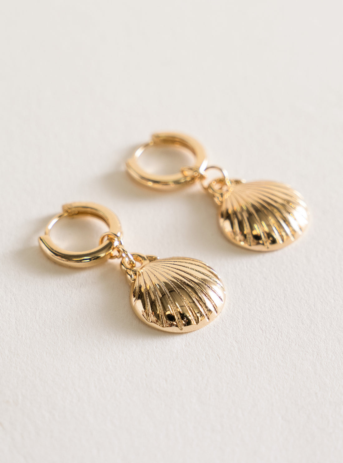 Small Shell Beach Earrings, Dorado