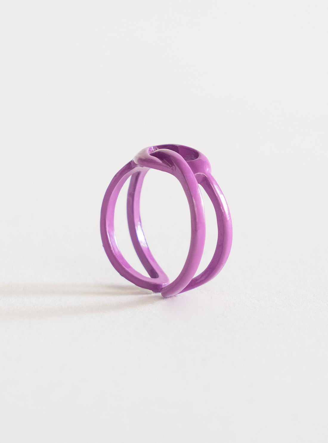 Out Of Shape Ring, Morado