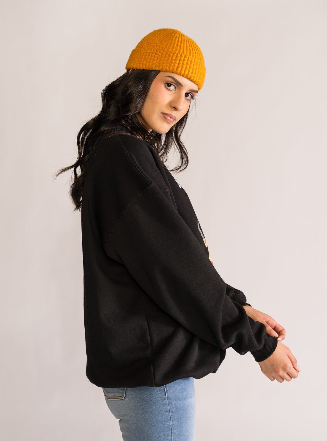 Settle Down Beavis! Crewneck, Negro