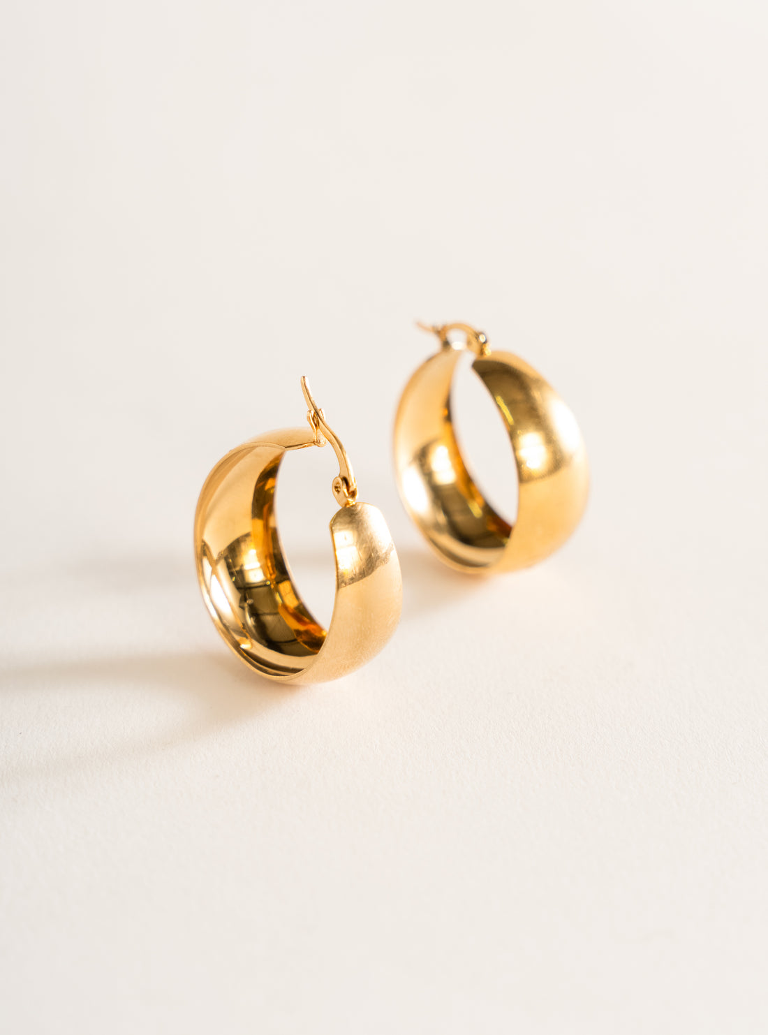 Gold Bow Earrings, Dorado