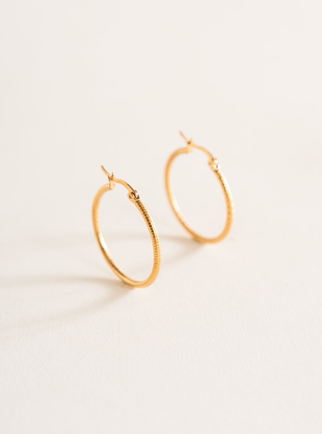Gold Hoop Earrings, Dorado