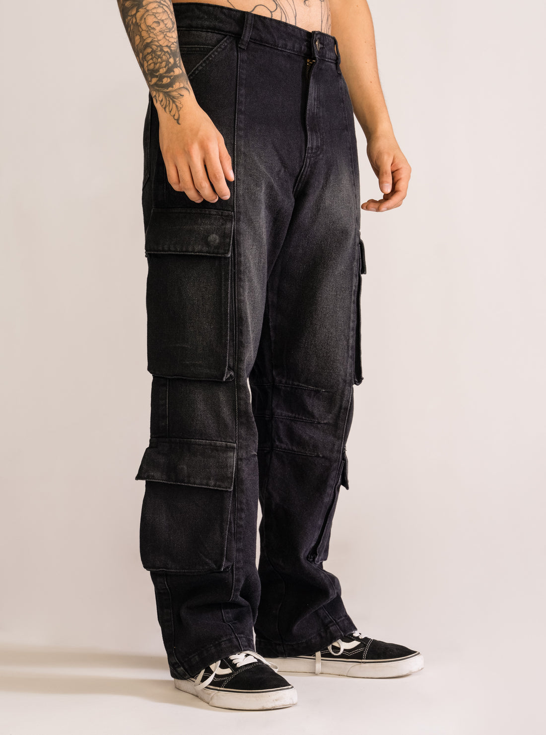 Clocking In Cargo Jeans, Negro