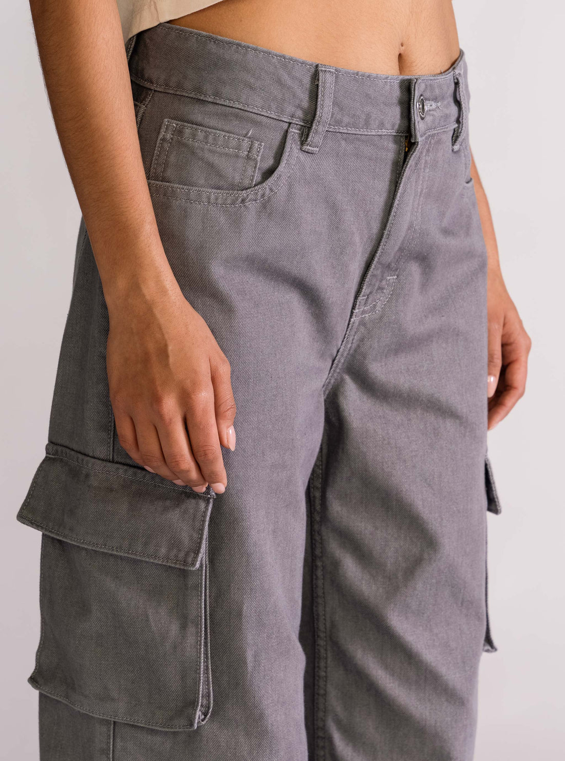 No Scrubs Utility Cargo Jeans, Gris Obscuro