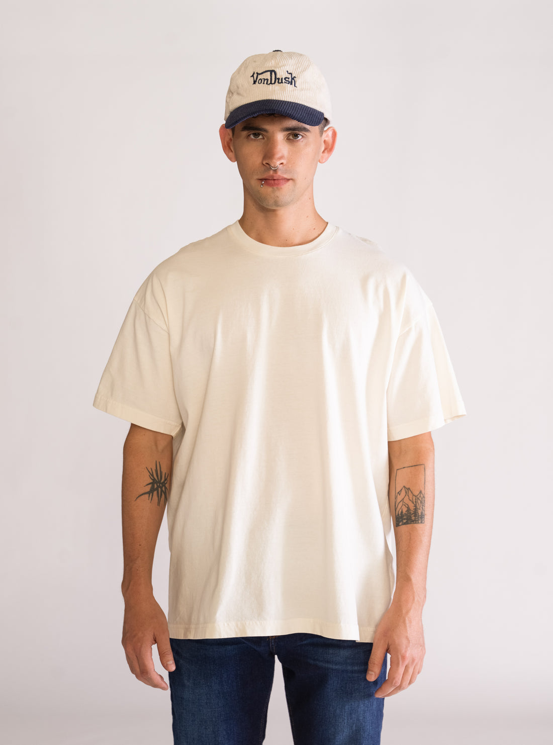 Stepped Out Playera, Crema