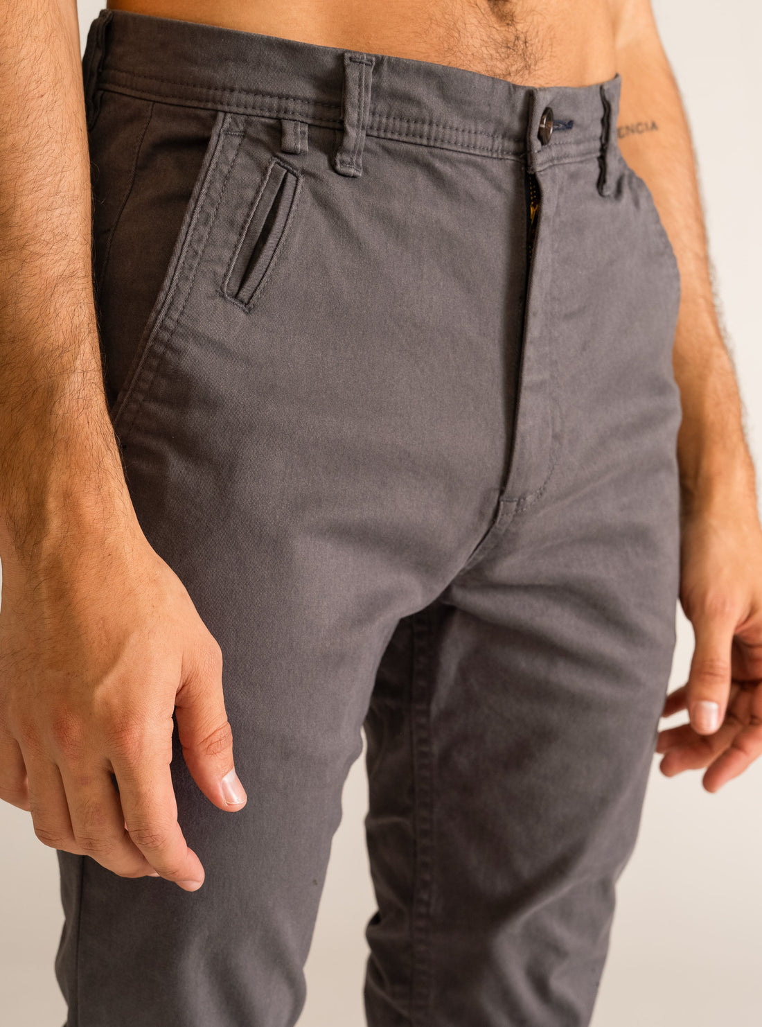 Classic Skinny Pants, Gris Obscuro