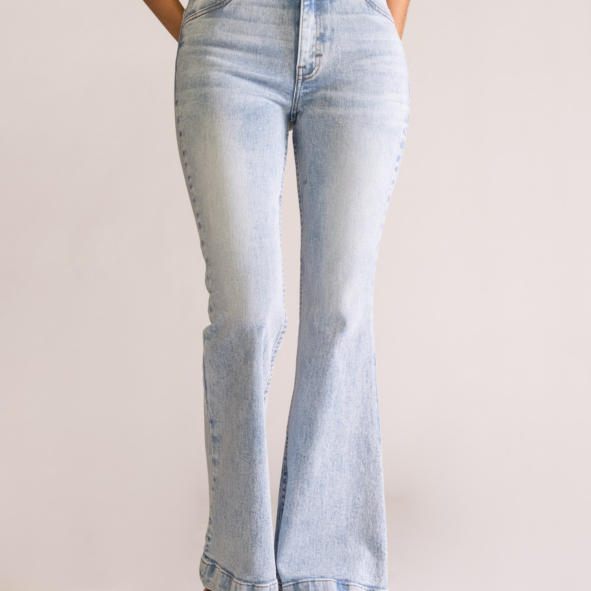 Hear Me Tonight Acampanado Jeans, Celeste