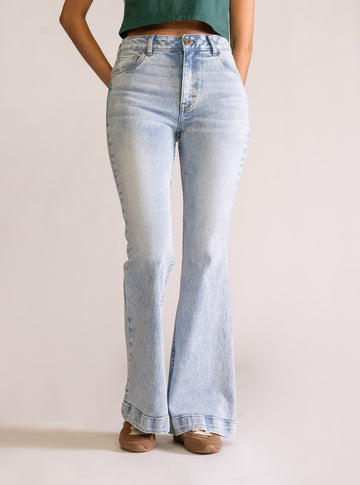 Hear Me Tonight Acampanado Jeans, Celeste