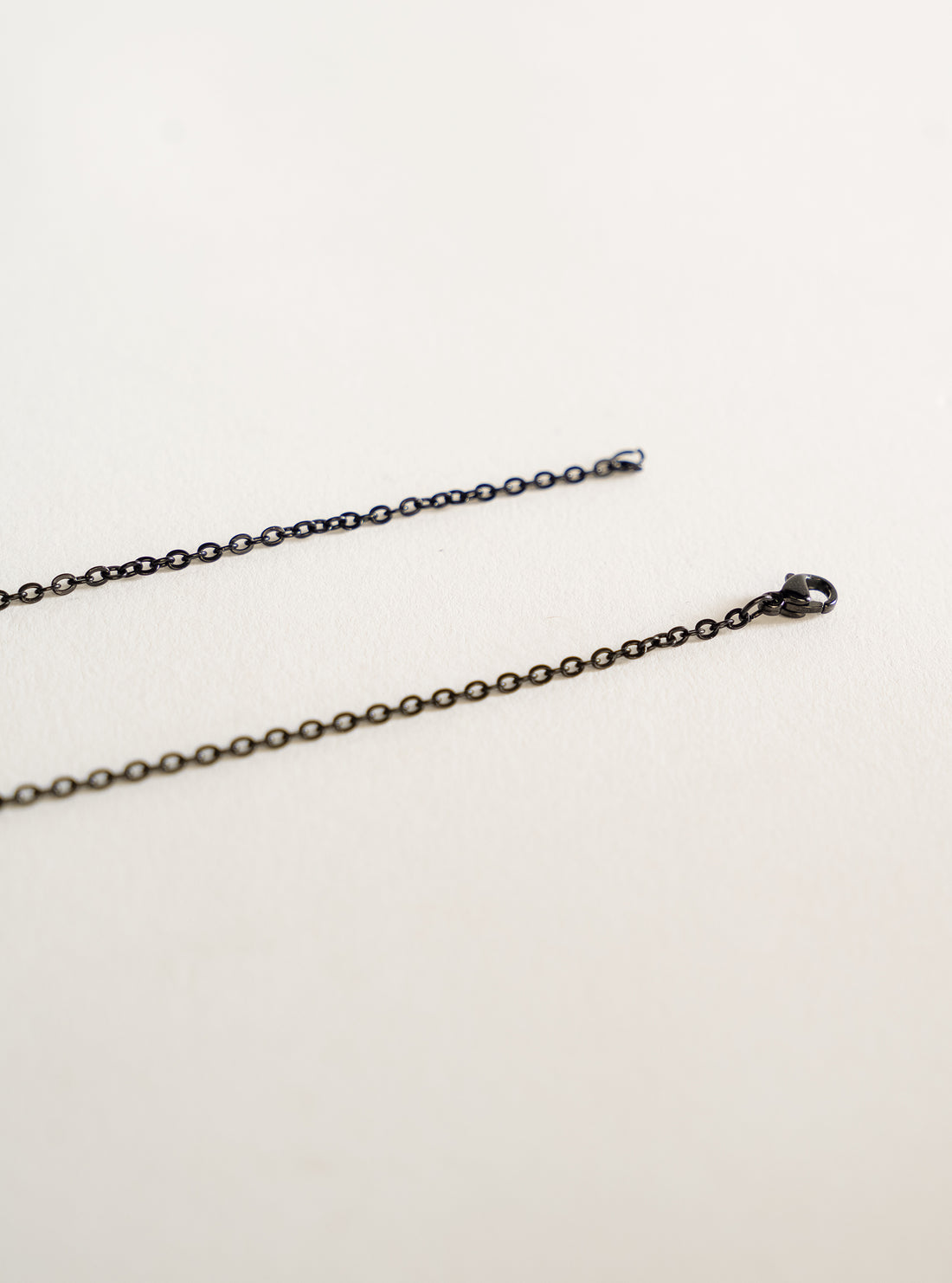 Square Twisted Necklace, Negro