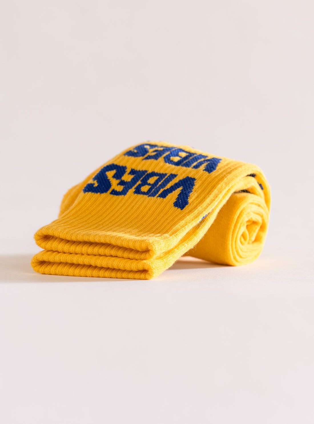Never Out Of Socks, Amarillo Claro