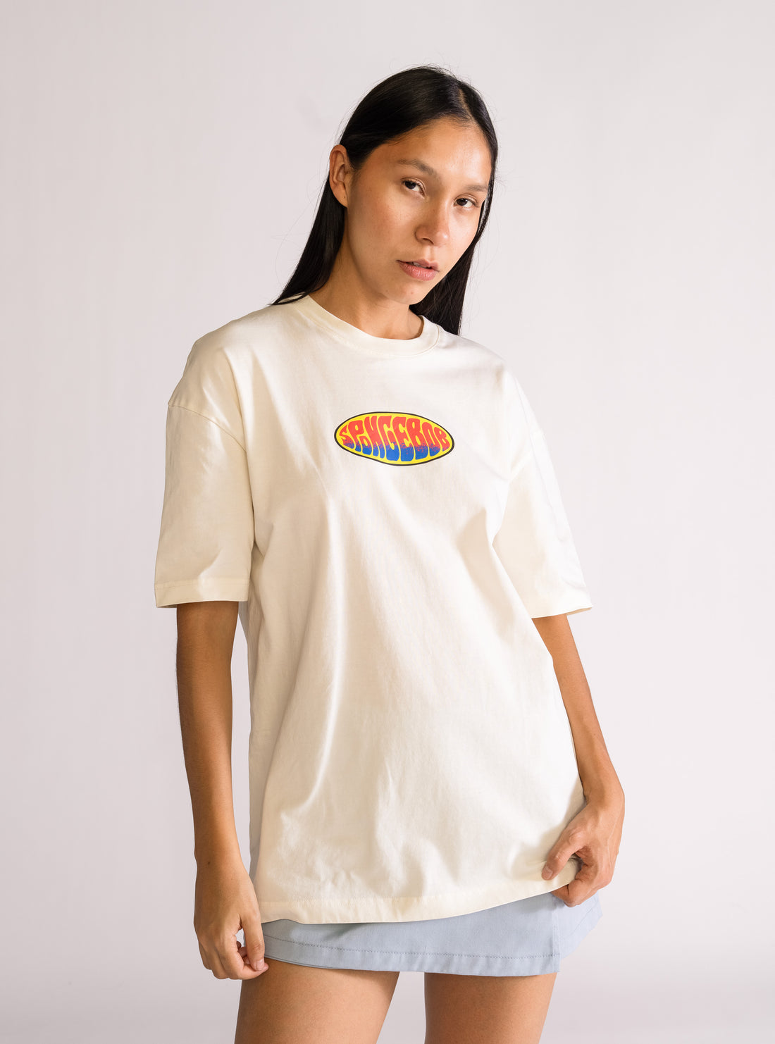 Bob Esponja SurfWax, Drop Shoulder Playera, Crema