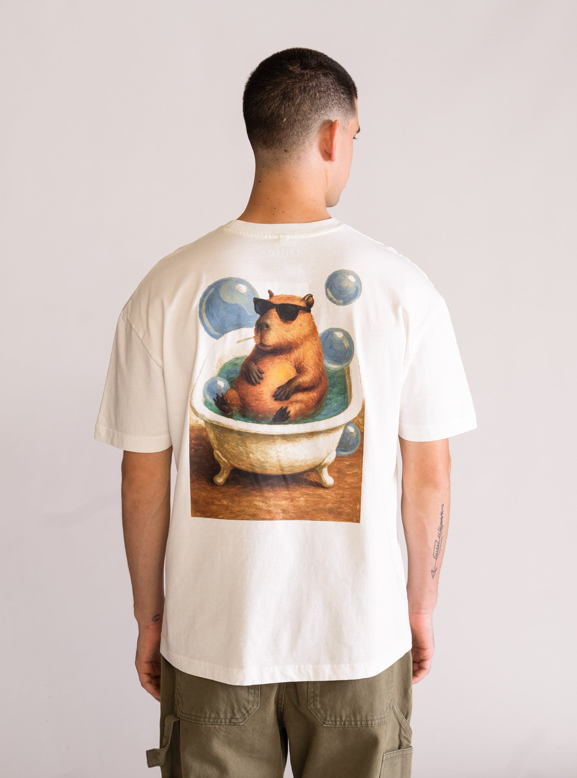 Capibara Swag Playera Drop, Blanco Hueso - Main Image