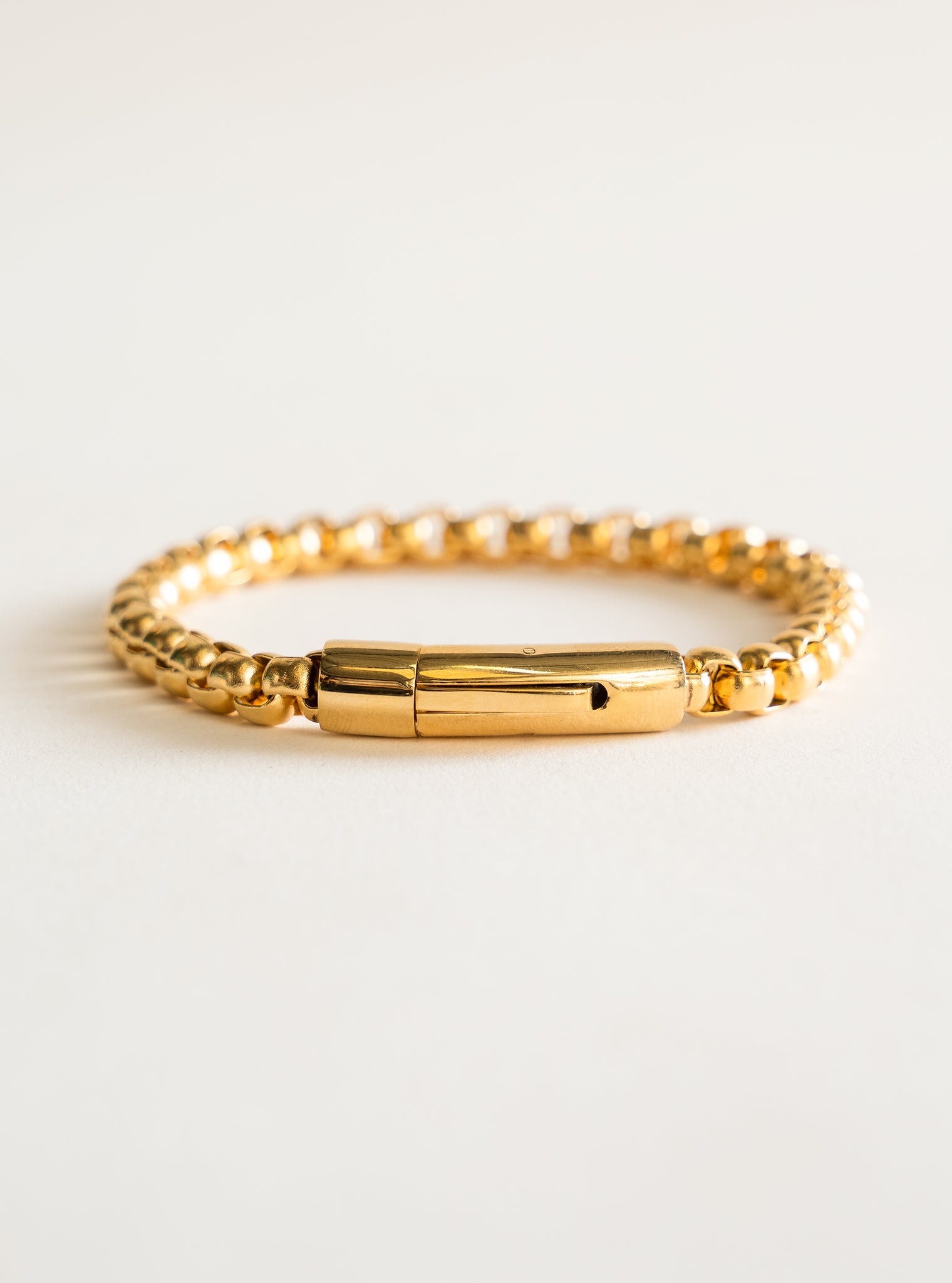 Rebel Without A Cause Wristband, Dorado