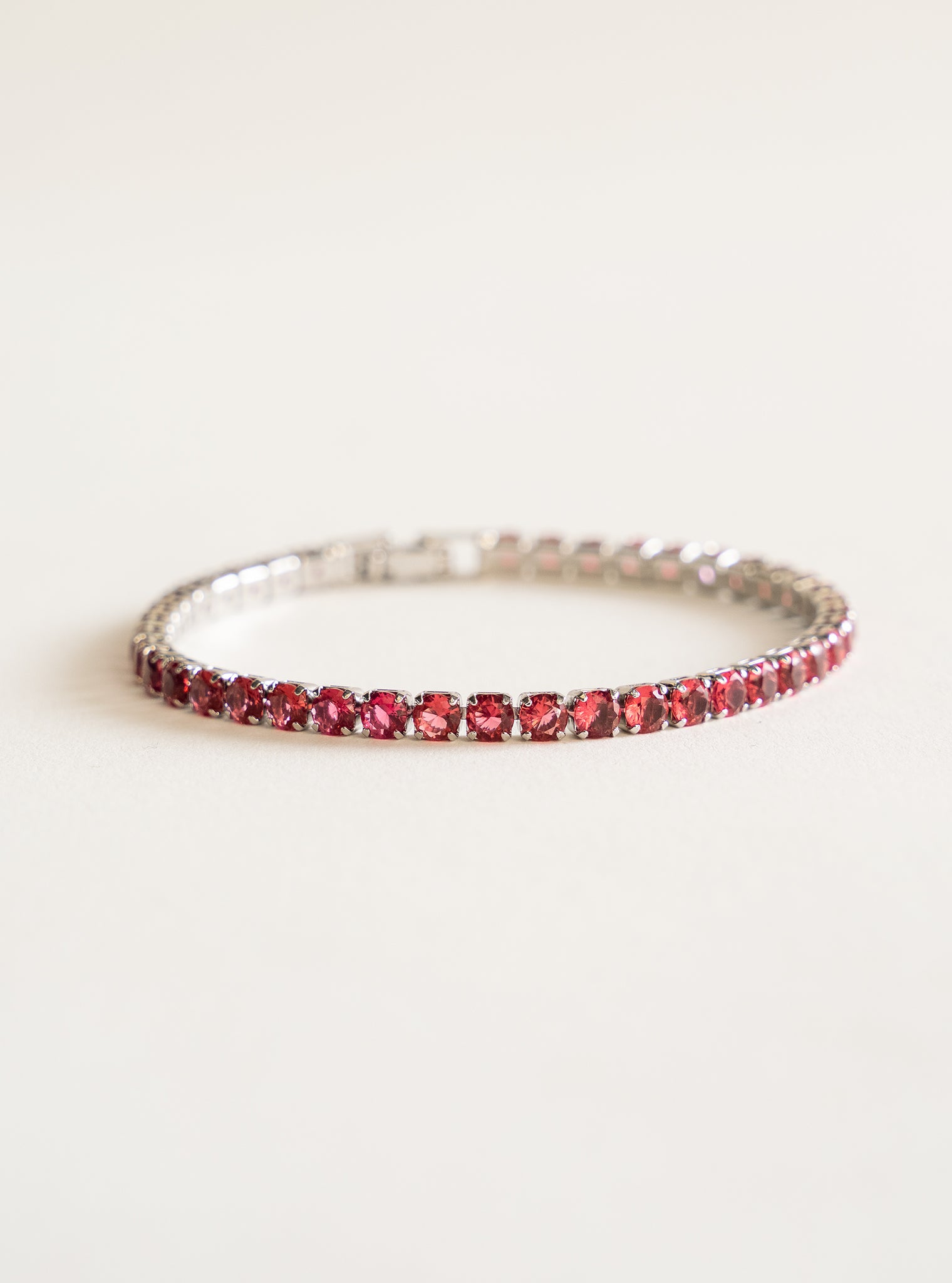 A Girl's Best Friend Bracelet, Rojo