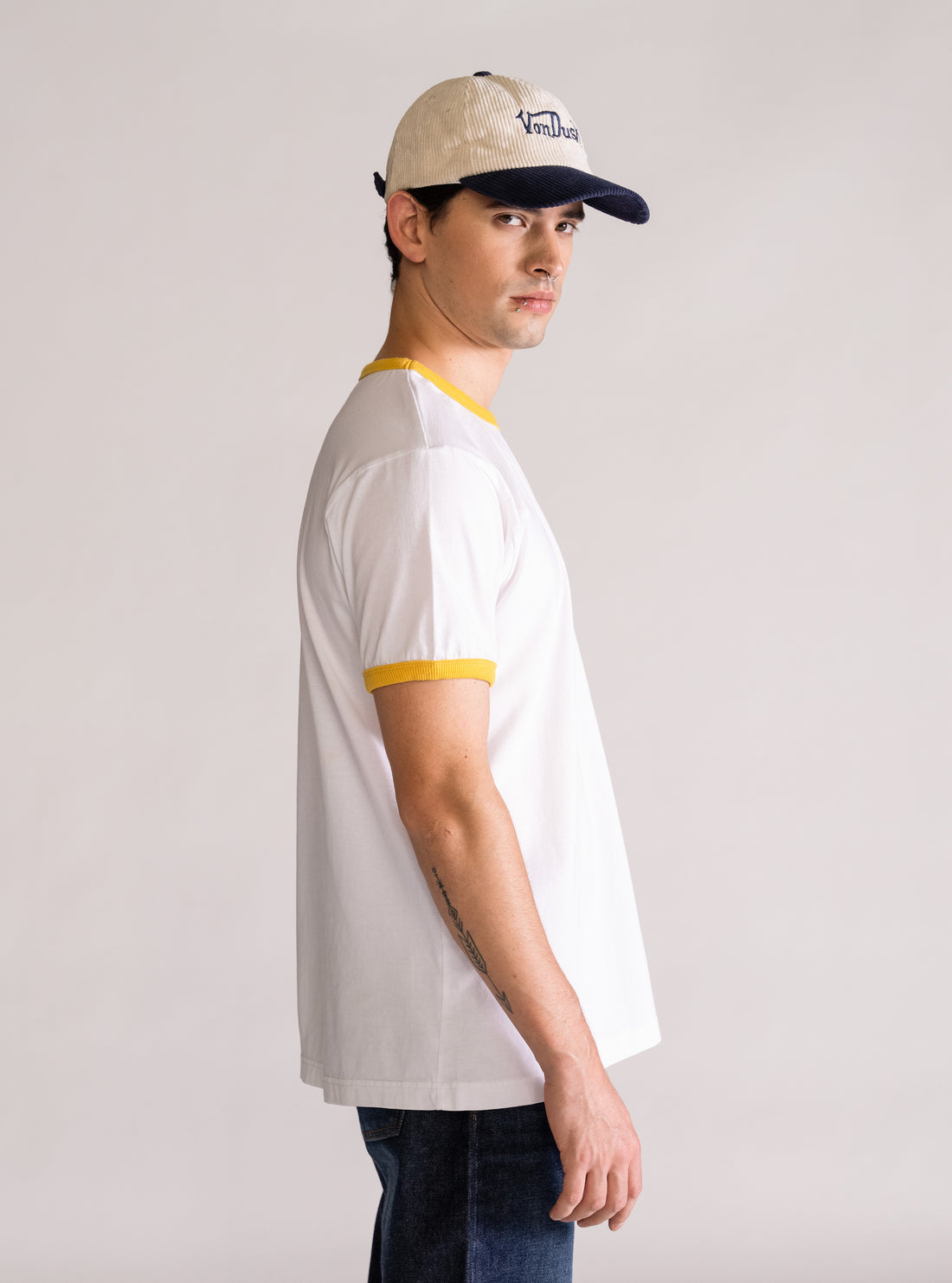 Infamous Fall Playera, Mostaza