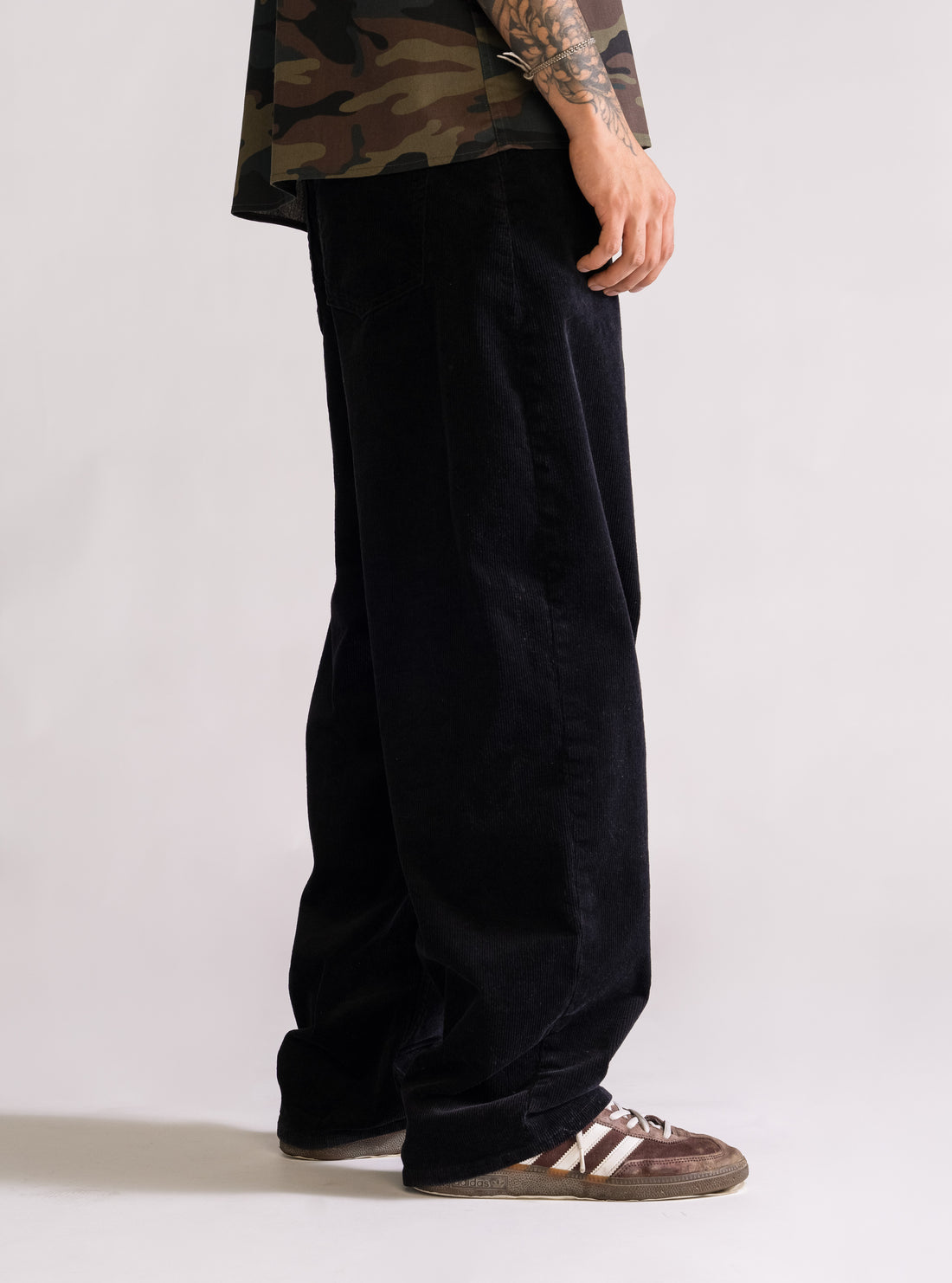 Taking Over Pantalón Corduroy, Negro