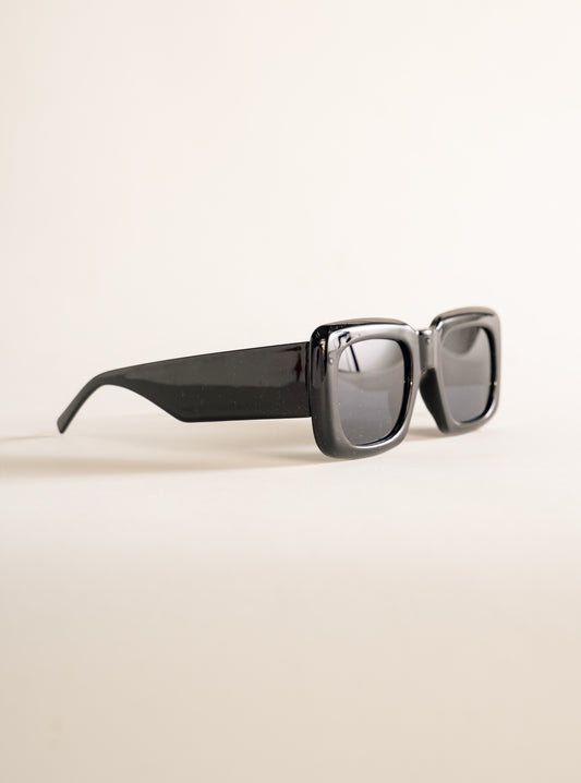 Love Me Down Sunglasses, Negro
