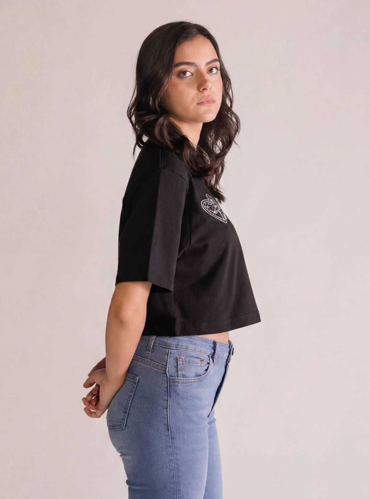 Hey Arnold Cropped Playera Negro – playera para mujer Distefano (vista 3)