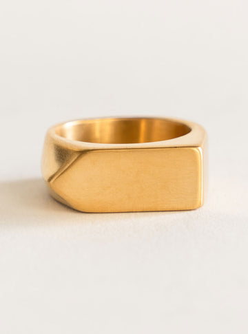 Geometric Dart Band Ring, Dorado