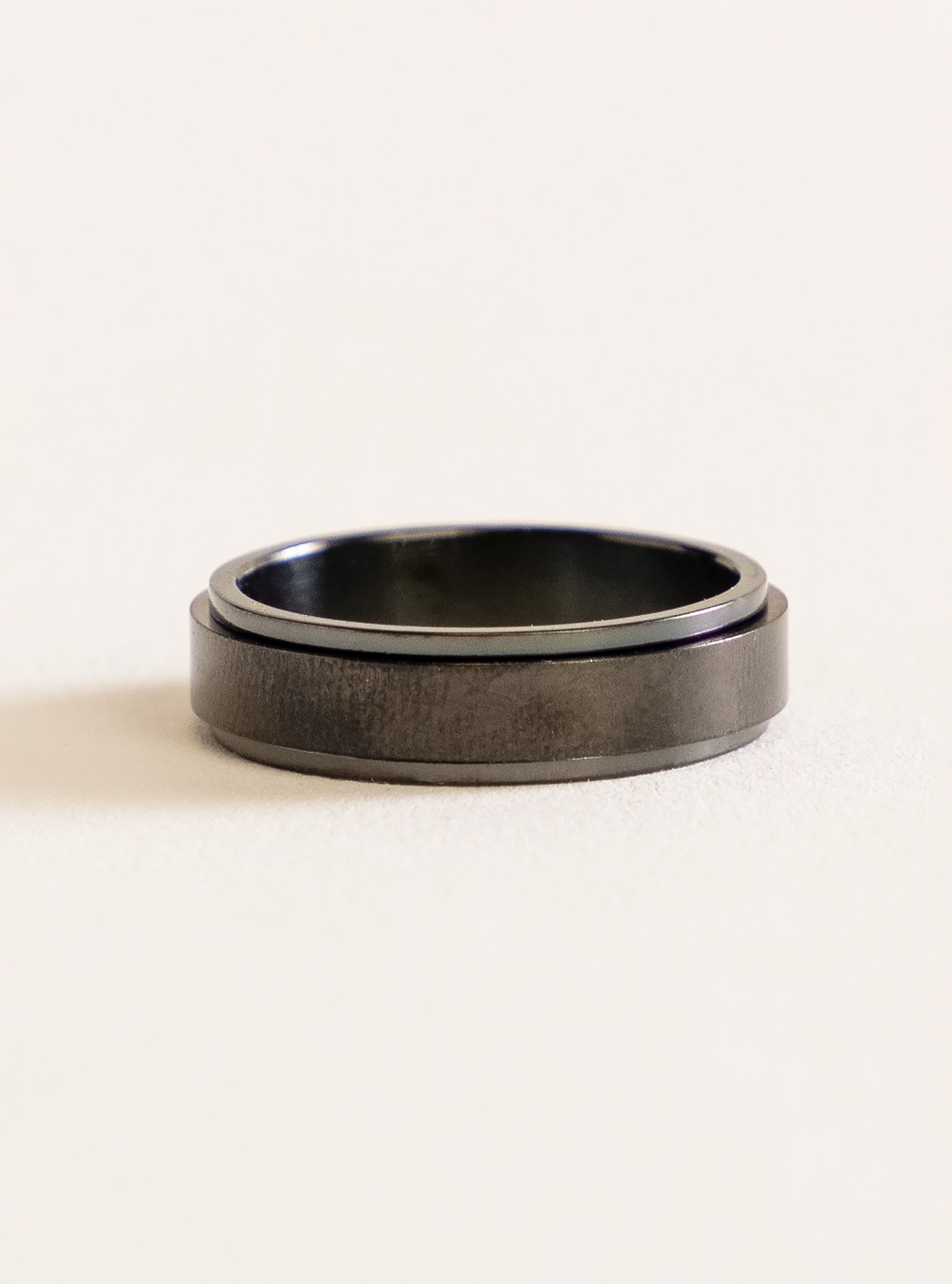 Rotate Freely Spinning Ring, Negro