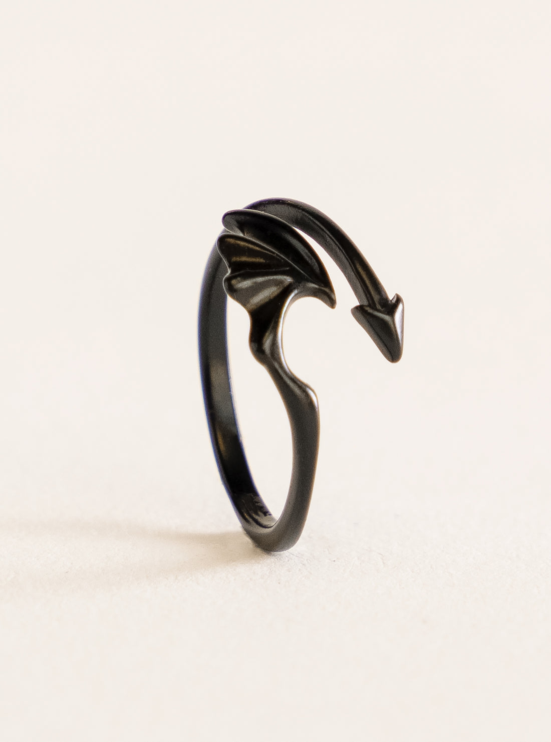 Angel Wing Resizable Ring, Negro
