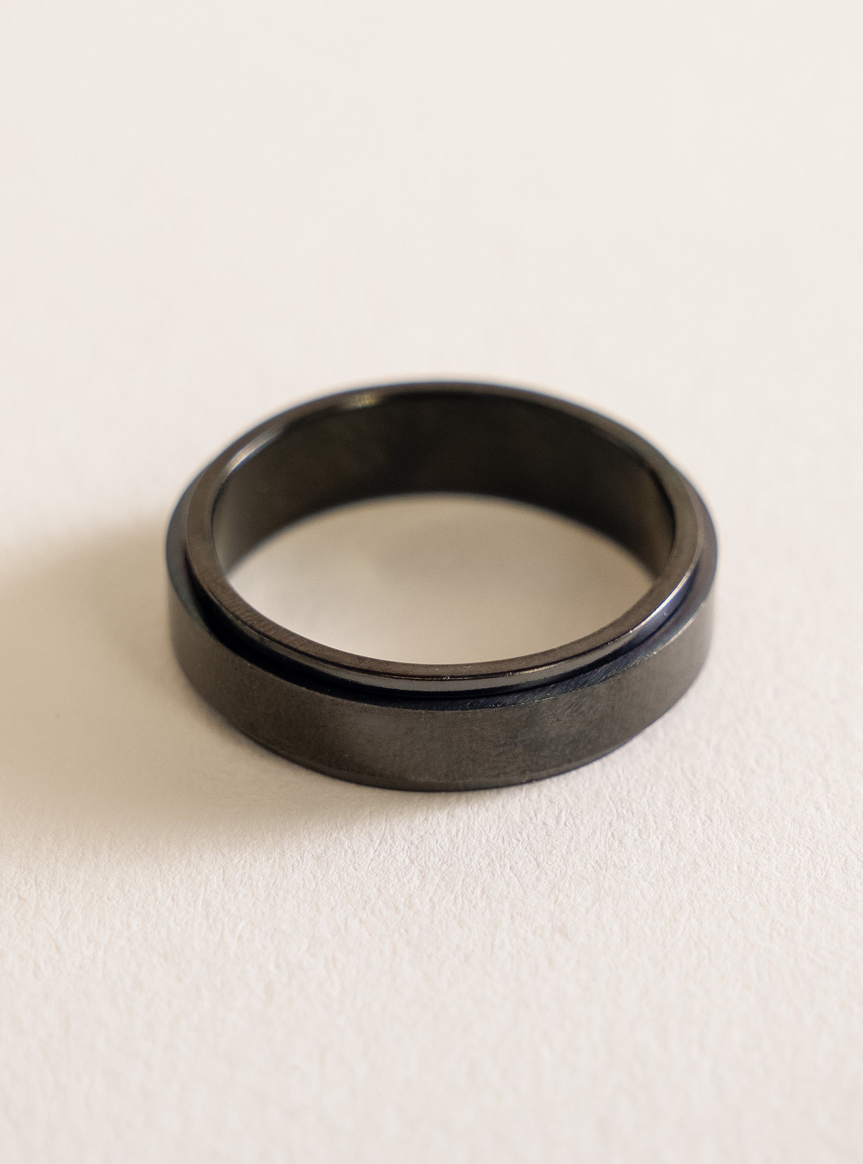Rotate Freely Spinning Ring, Negro
