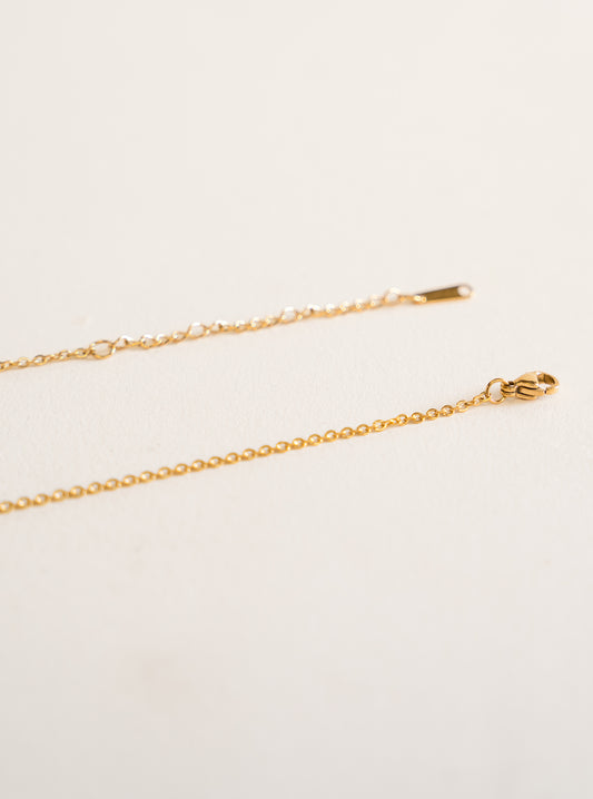 Simple V Necklace, Dorado
