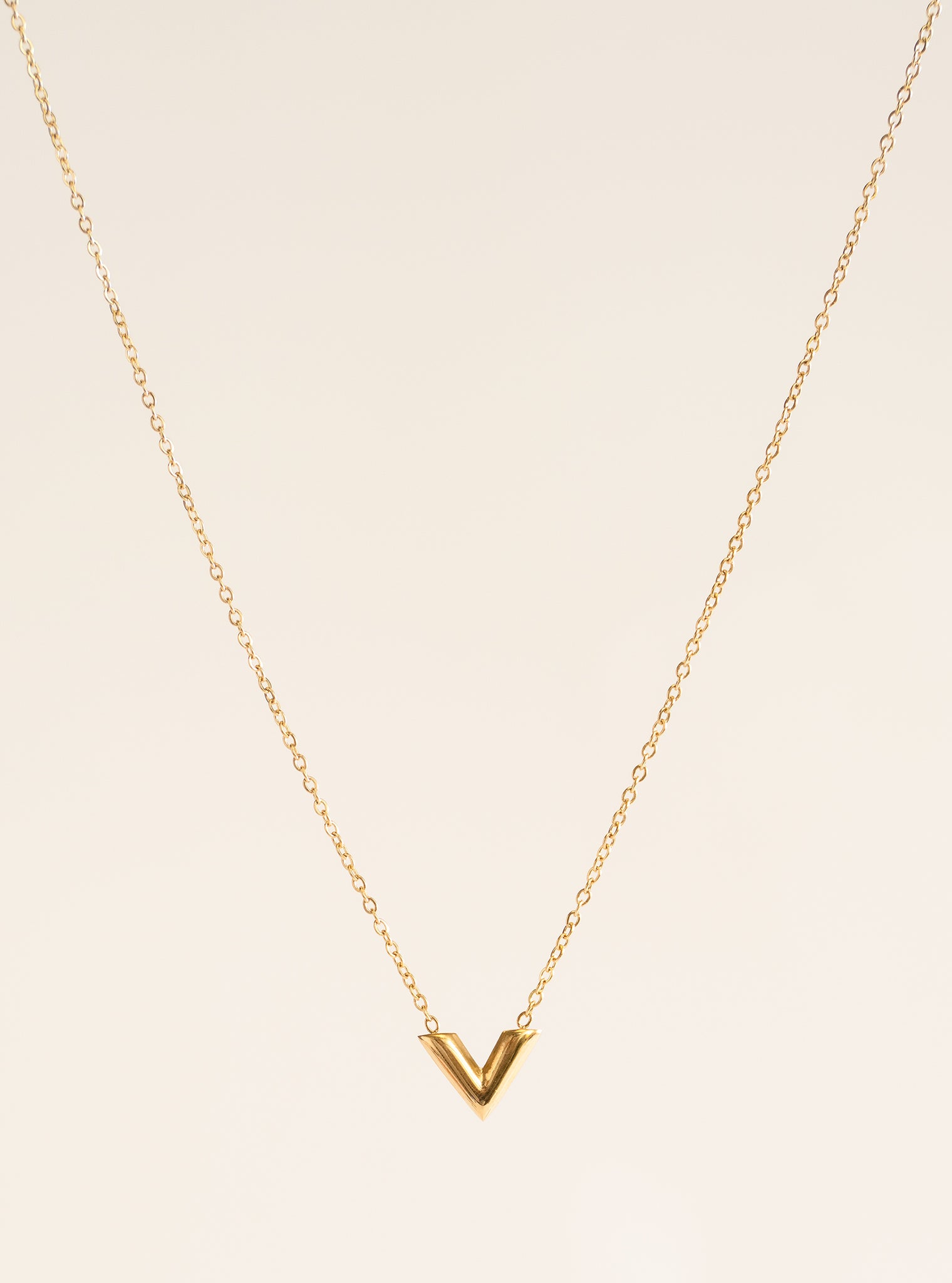 Simple V Necklace, Dorado